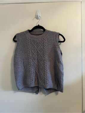 Sleeveless Cable Knit Sweater Vest - Gray